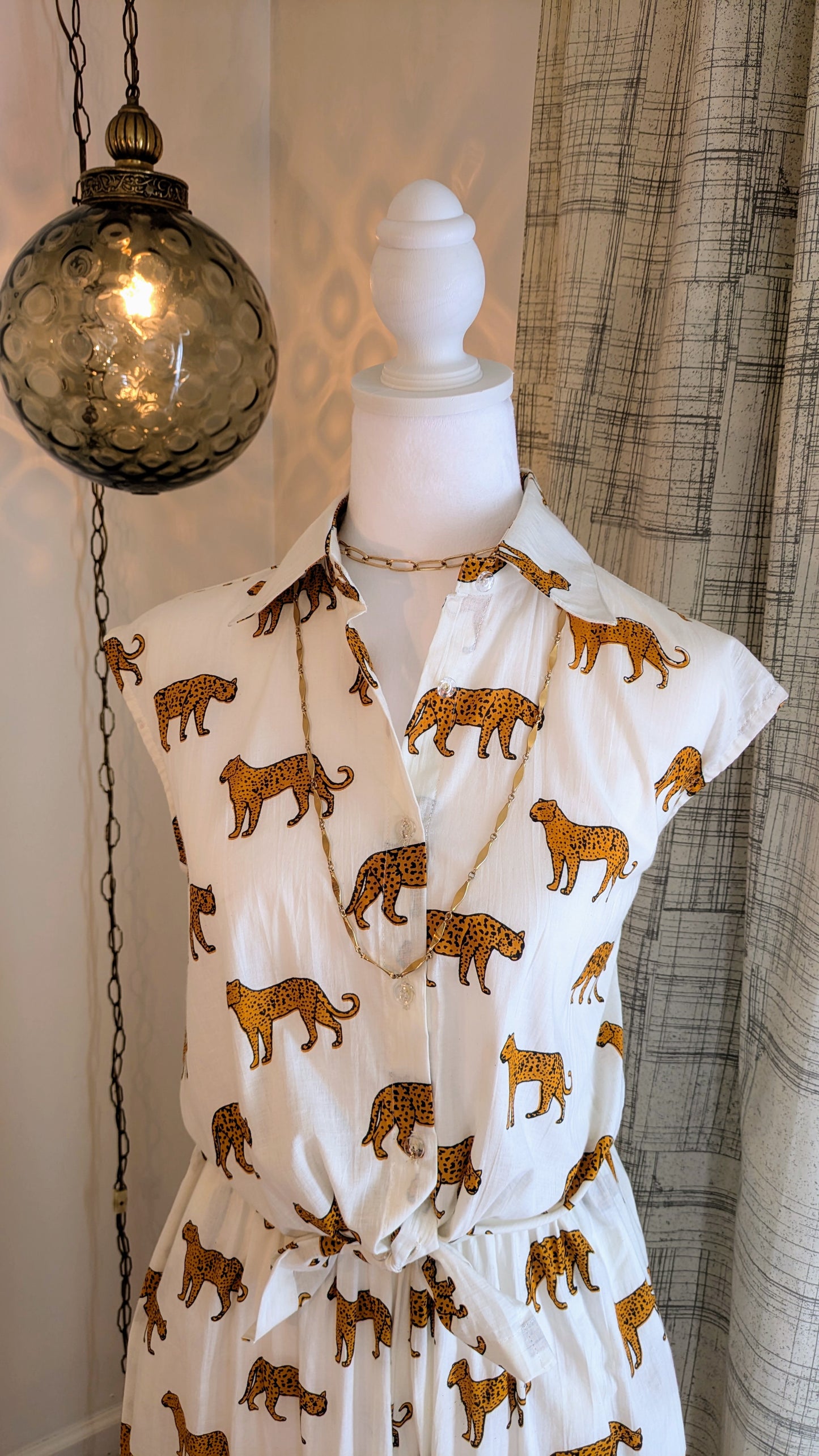 Sleeveless Collared Shirt