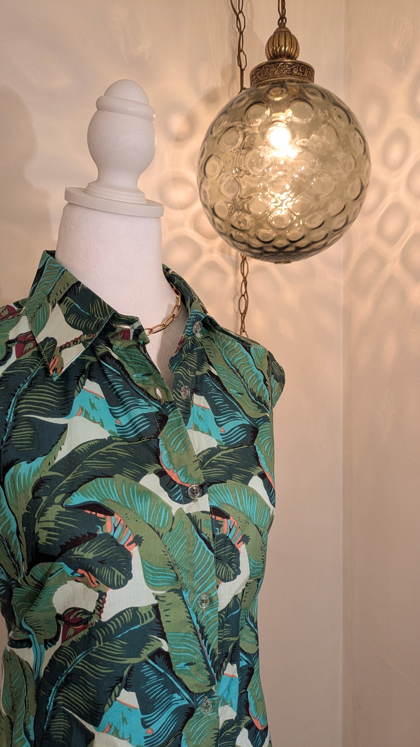 Sleeveless Collared Shirt